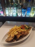 Pescado Entero con Camarones